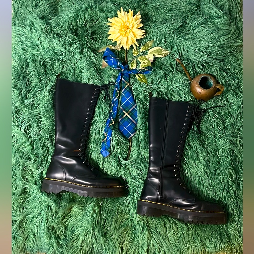 Men's Knee High 20 Eyelet Jadon Dr. Martens US 12 Black Smooth Leather